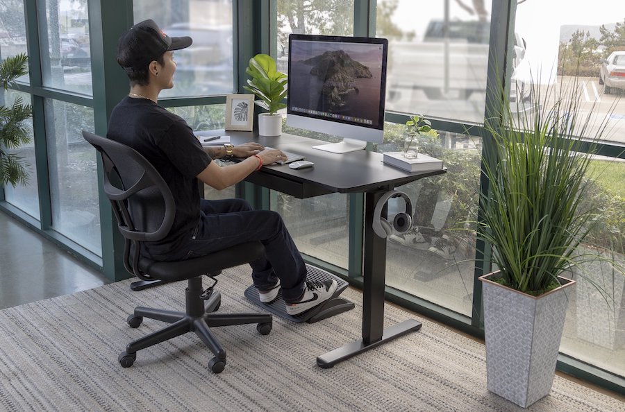 An Efficient Ergonomic Desk Setup