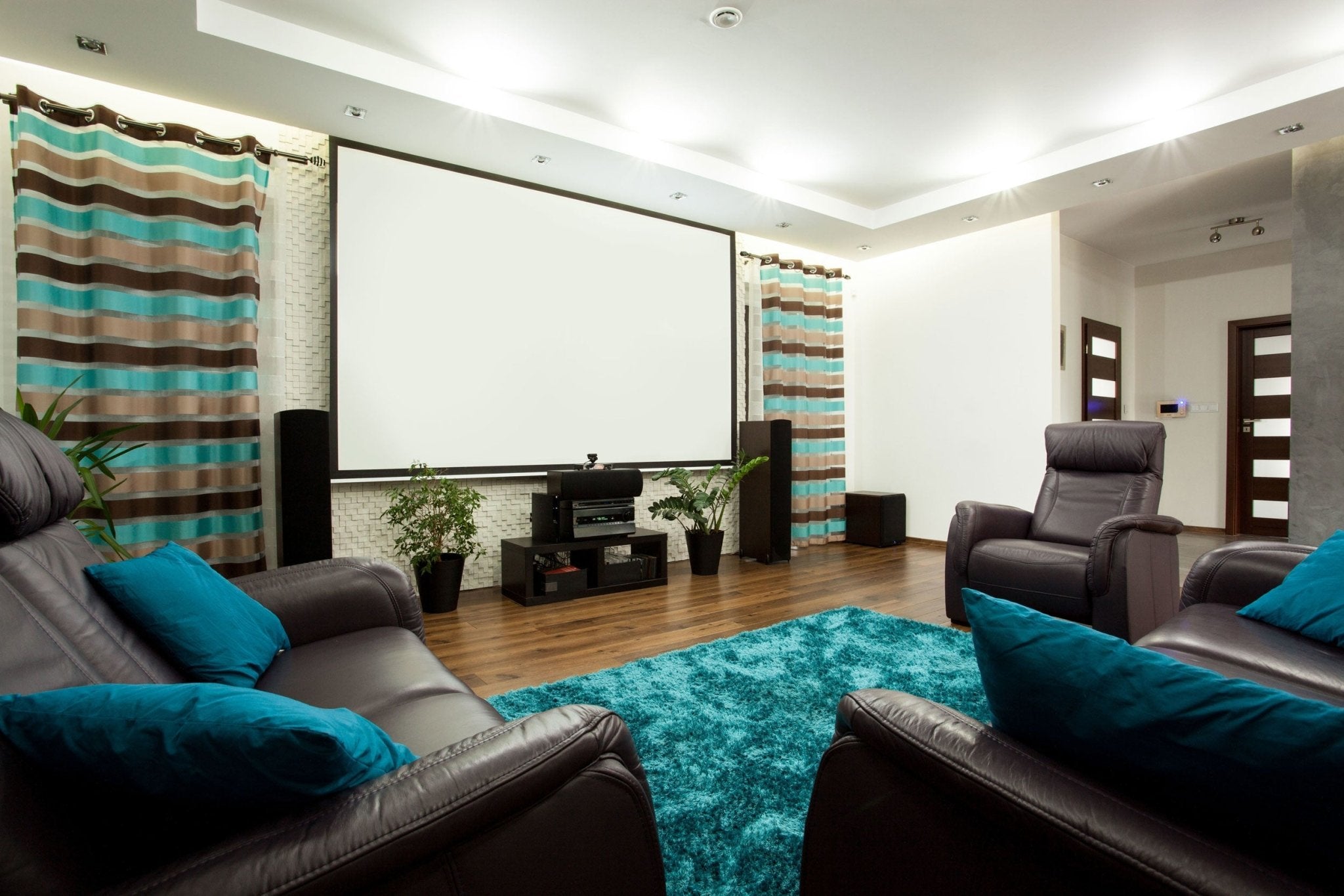 How to Create an In-Home Movie Theater - Mount-It!