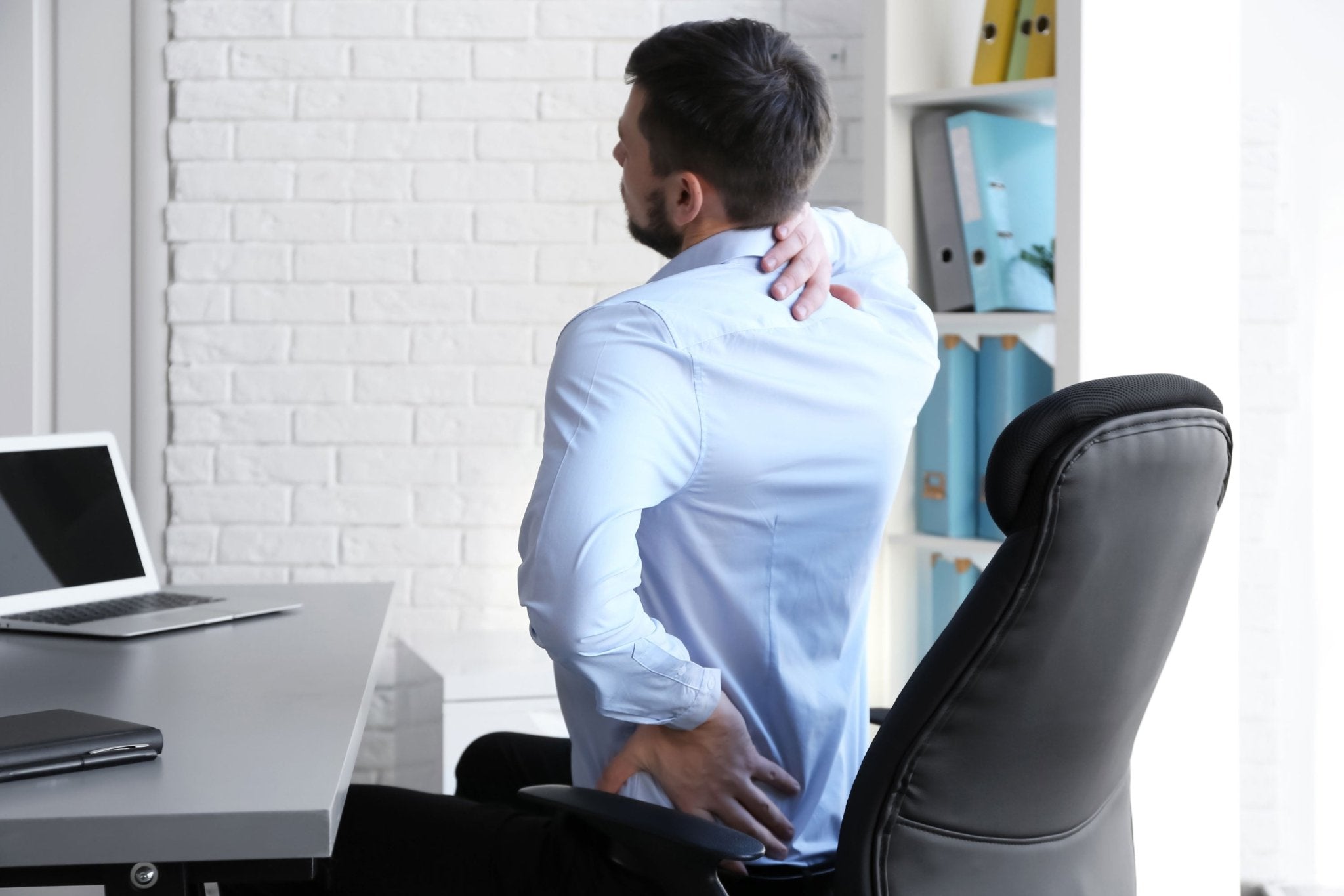 How to Reduce Back Pain from Sitting at a Desk - Mount-It!