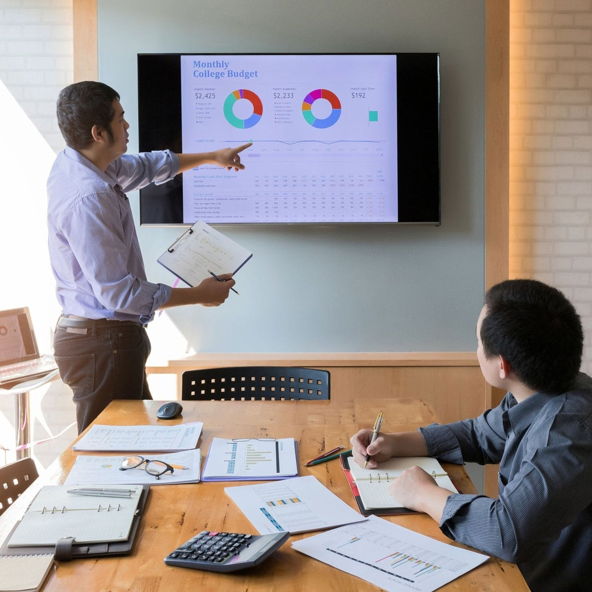 How to Use Your Computer Monitor as a TV | Mount-It!